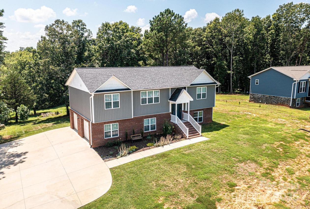 6091 Isaiah Ct., Hickory, NC 28601