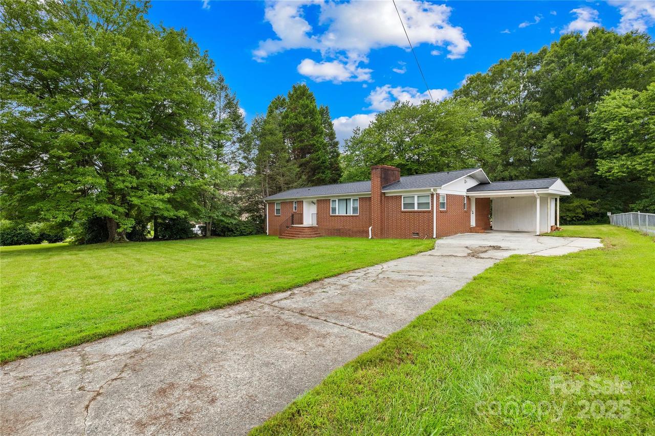 545 N Oakland Ave., Statesville, NC 28677
