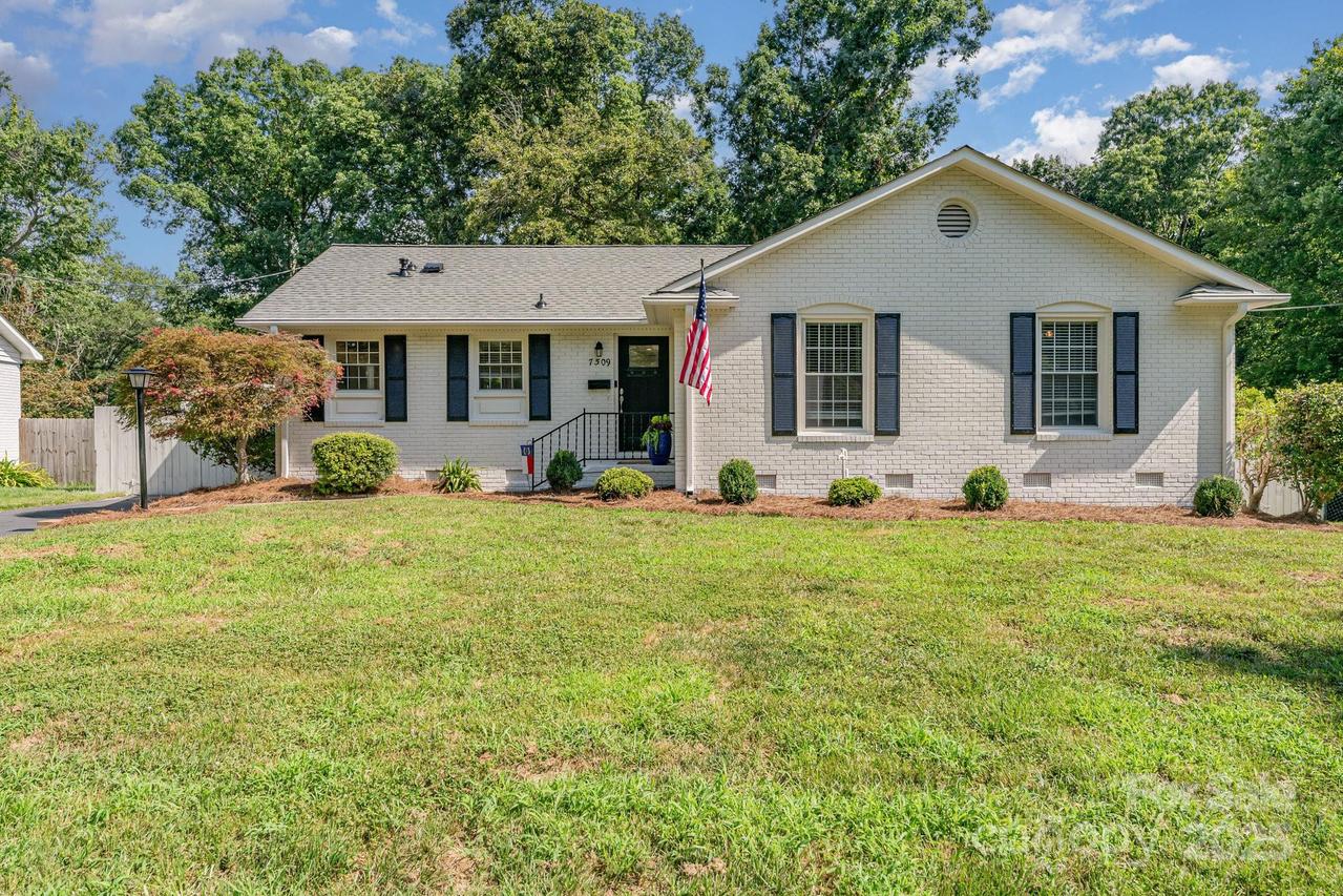 7509 Woodstream Dr., Charlotte, NC 28210