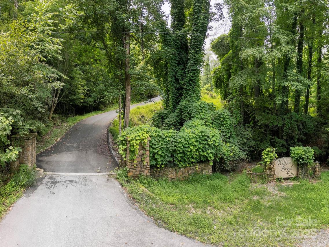 Willow Falls Ln., Hendersonville, NC 28792
