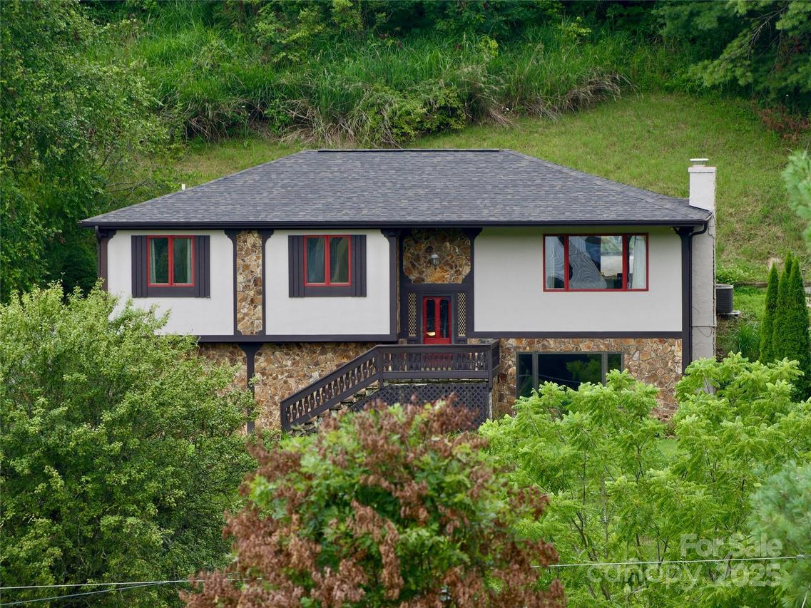 225 Hobson Branch Rd., Weaverville, NC 28787