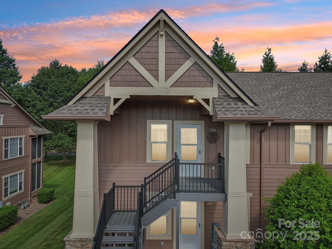 1002 Deermouse Way, Hendersonville, NC 28792