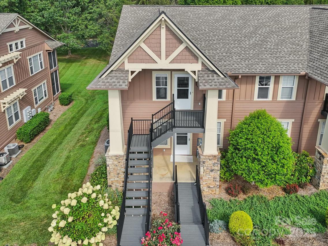 1002 Deermouse Way, Hendersonville, NC 28792