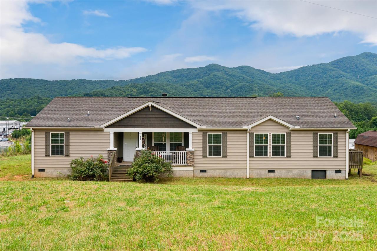 78 Hillcrest Dr., Candler, NC 28715