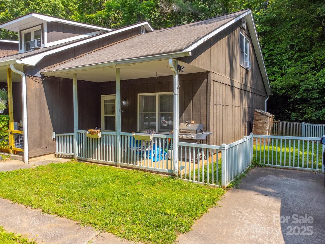 417 N Country Club Dr., Cullowhee, NC 28723