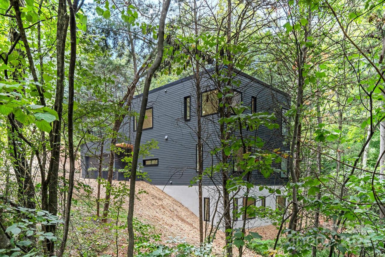 801 Autumnwood Ln., Charlotte, NC 28213