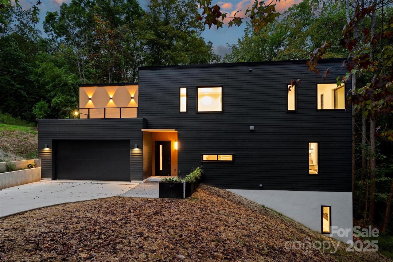 801 Autumnwood Ln., Charlotte, NC 28213