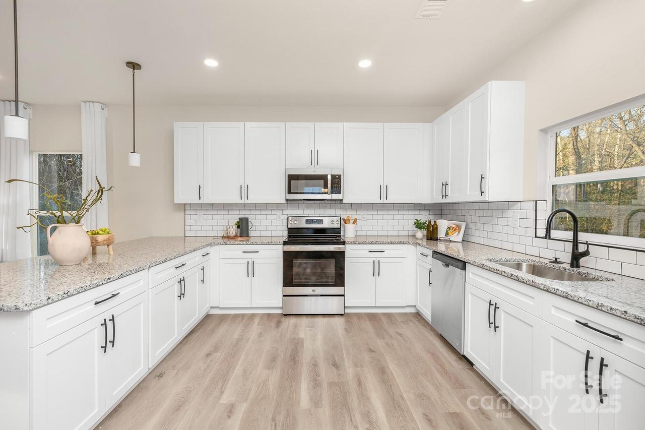 804 Plaza Walk Dr., Charlotte, NC 28215