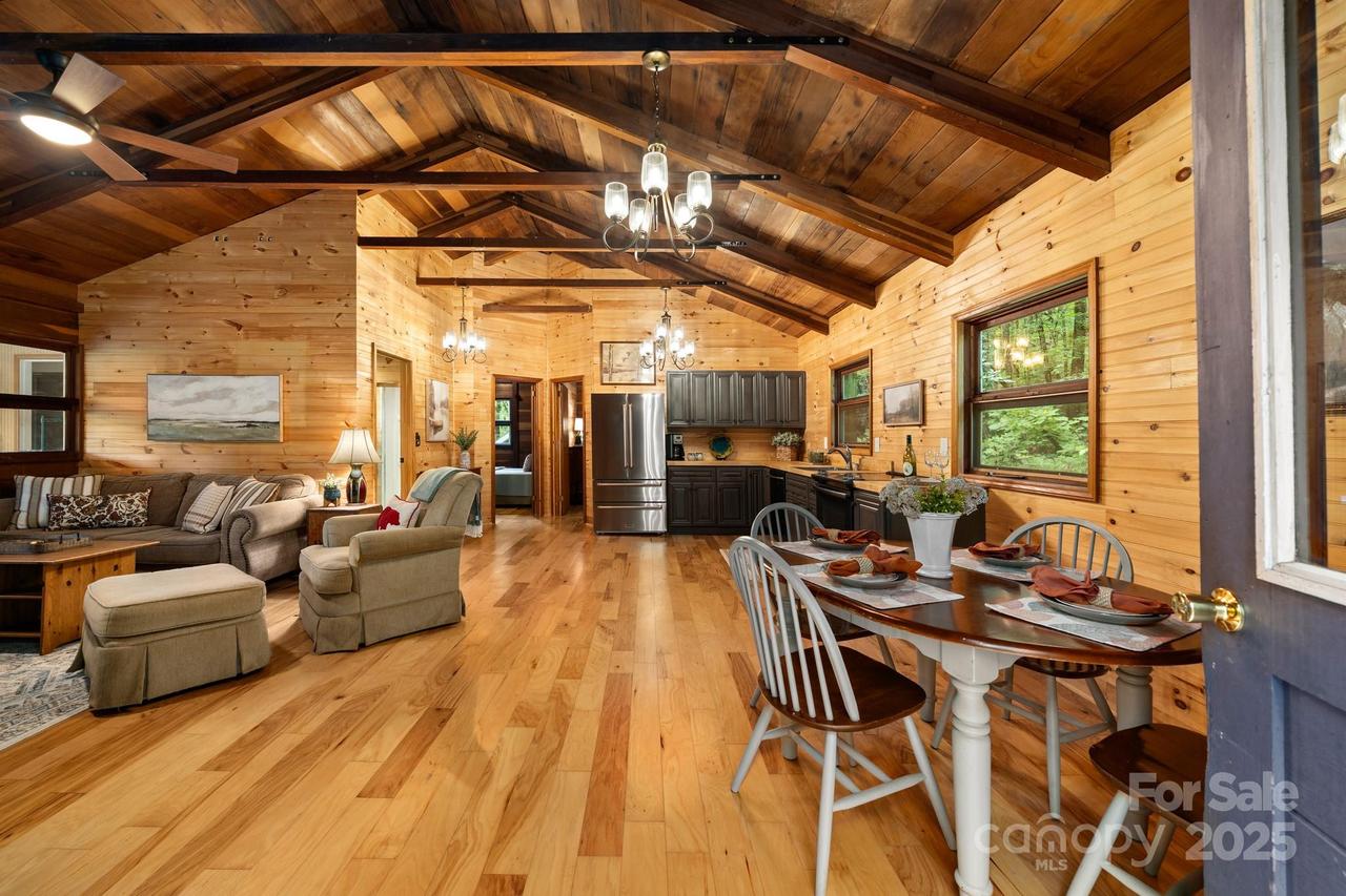 1453 Tanglewood Ln., Saluda, NC 28773