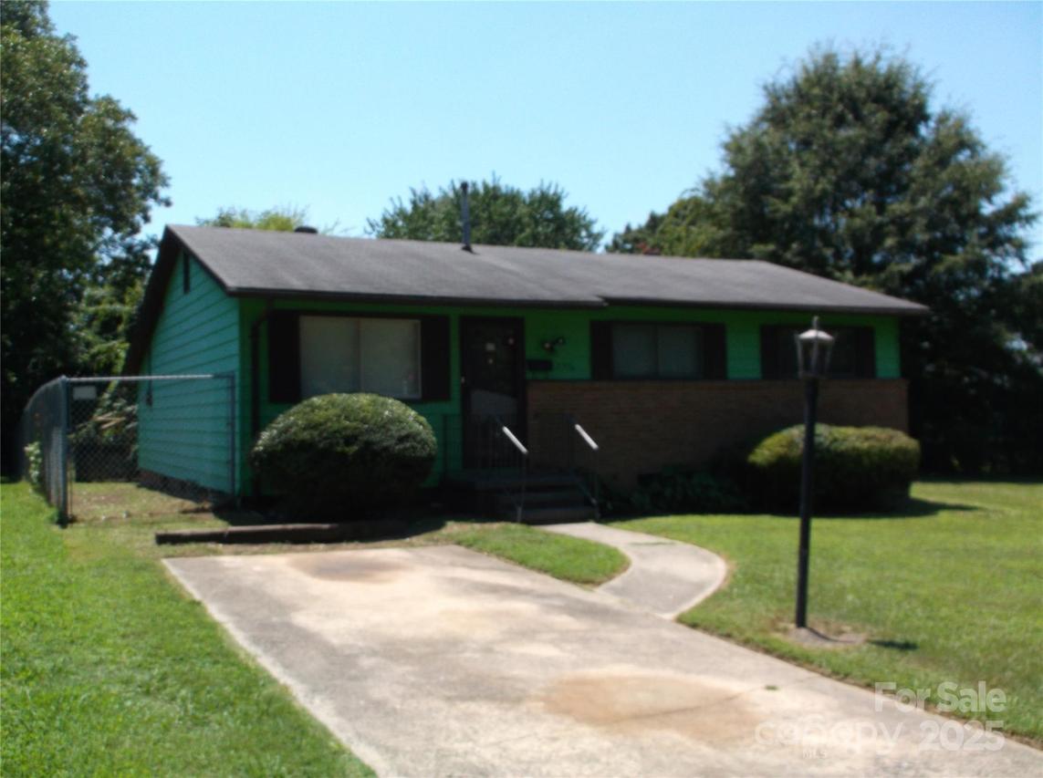 2516 Abelwood Rd., Charlotte, NC 28216