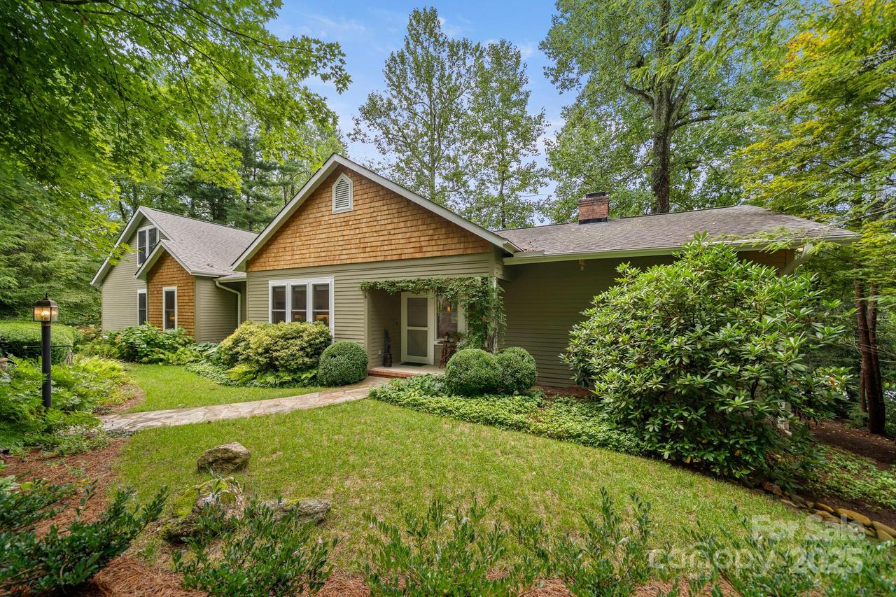 36 Carver St., Saluda, NC 28773