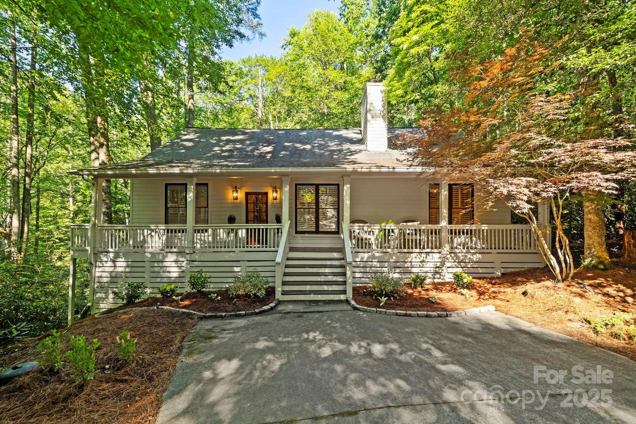110 Sourwood Ct., Sapphire, NC 28774