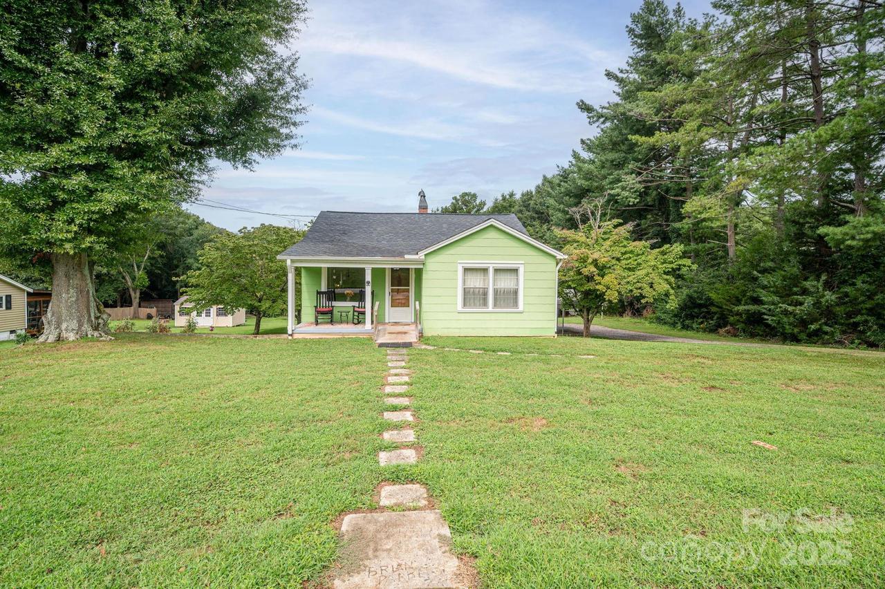 118 Downey Lake Rd., Dallas, NC 28034