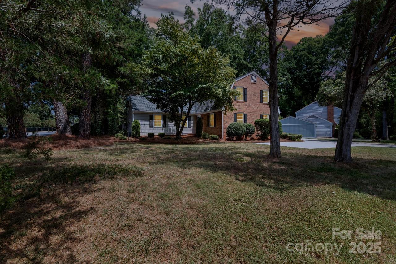 4601 Crooked Oak Ln., Charlotte, NC 28226