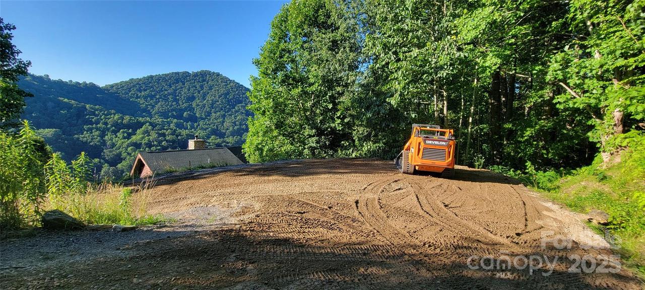 32 Destination Dr., Waynesville, NC 28786