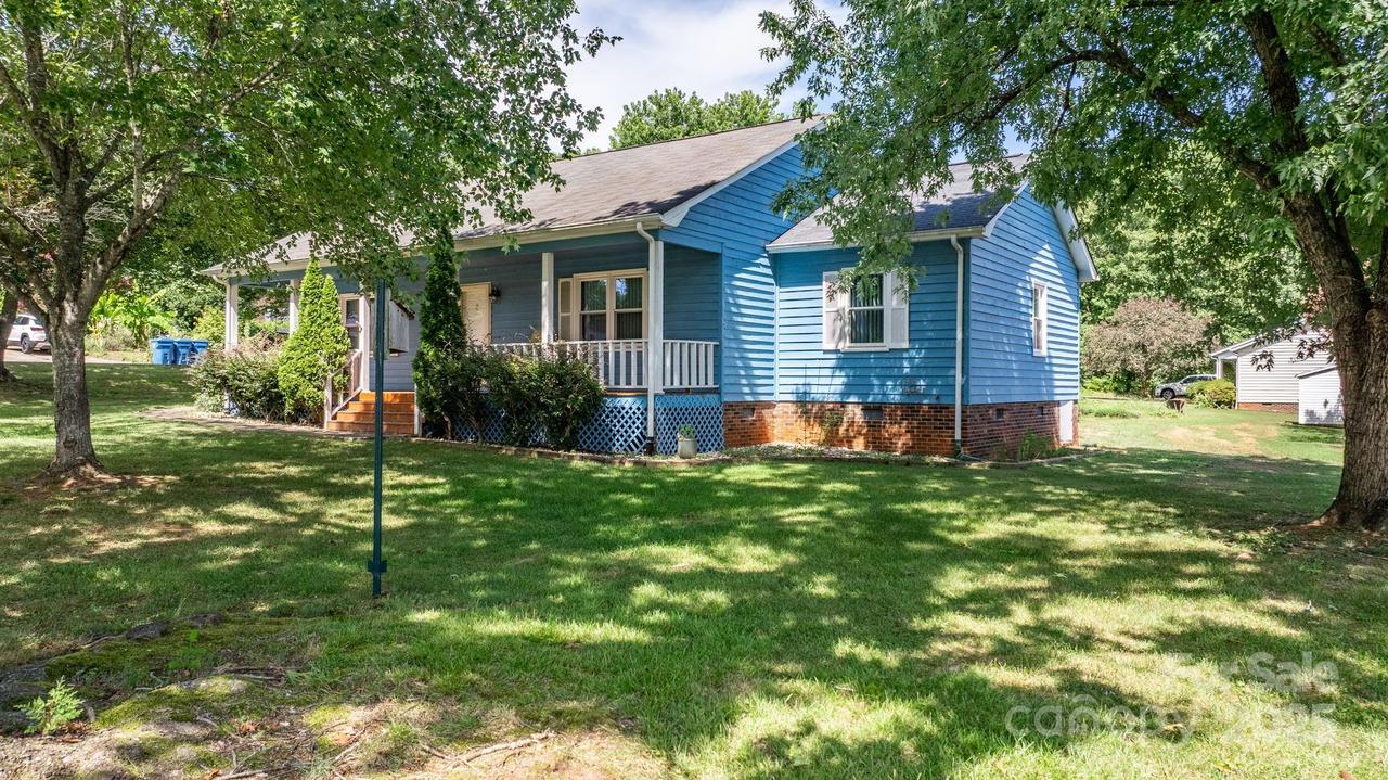 1776 Castlewood Ct., Hickory, NC 28602