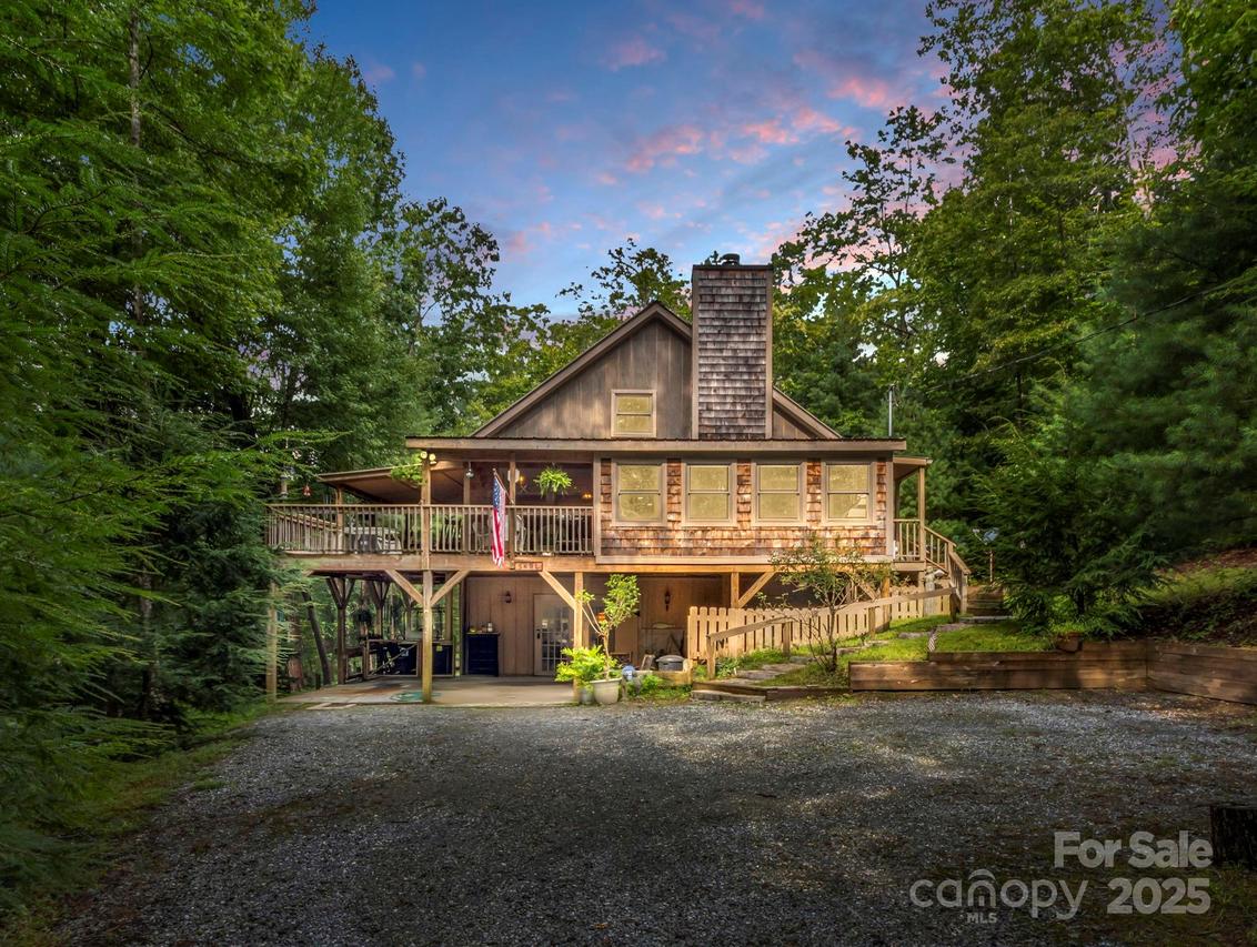 656 Cardinal Rd., Brevard, NC 28712