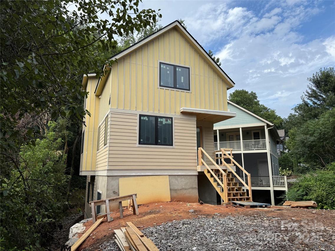 18 Richland St., Asheville, NC 28806