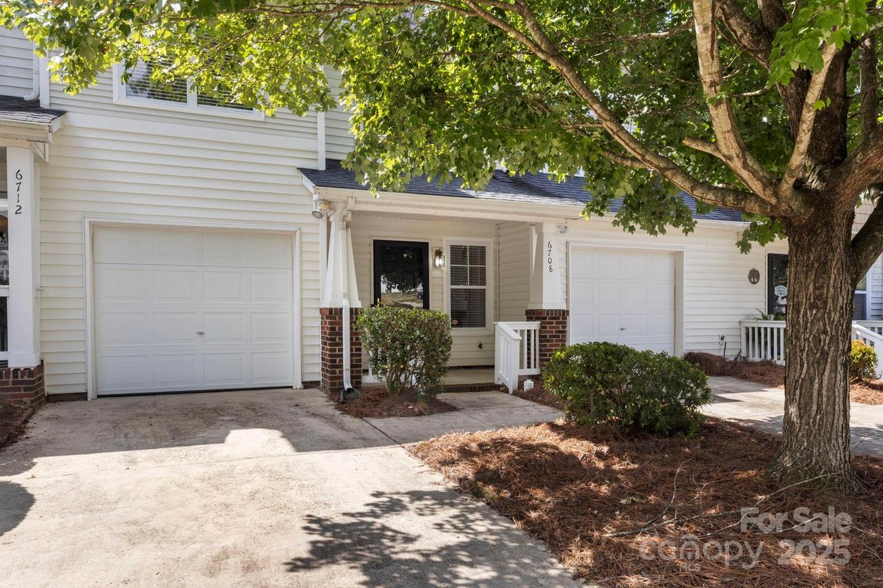 6708 Vlosi Dr., Charlotte, NC 28226
