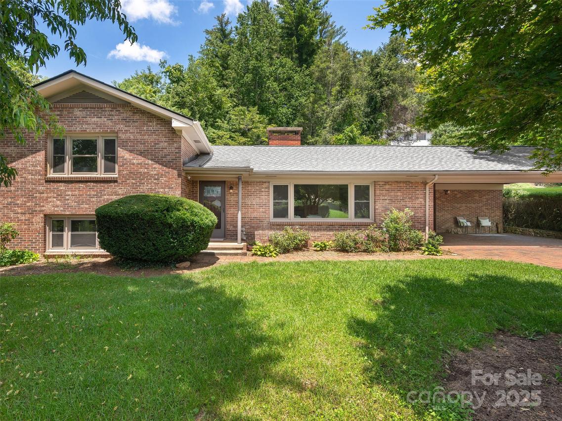 72 Georgia Ave., Waynesville, NC 28786