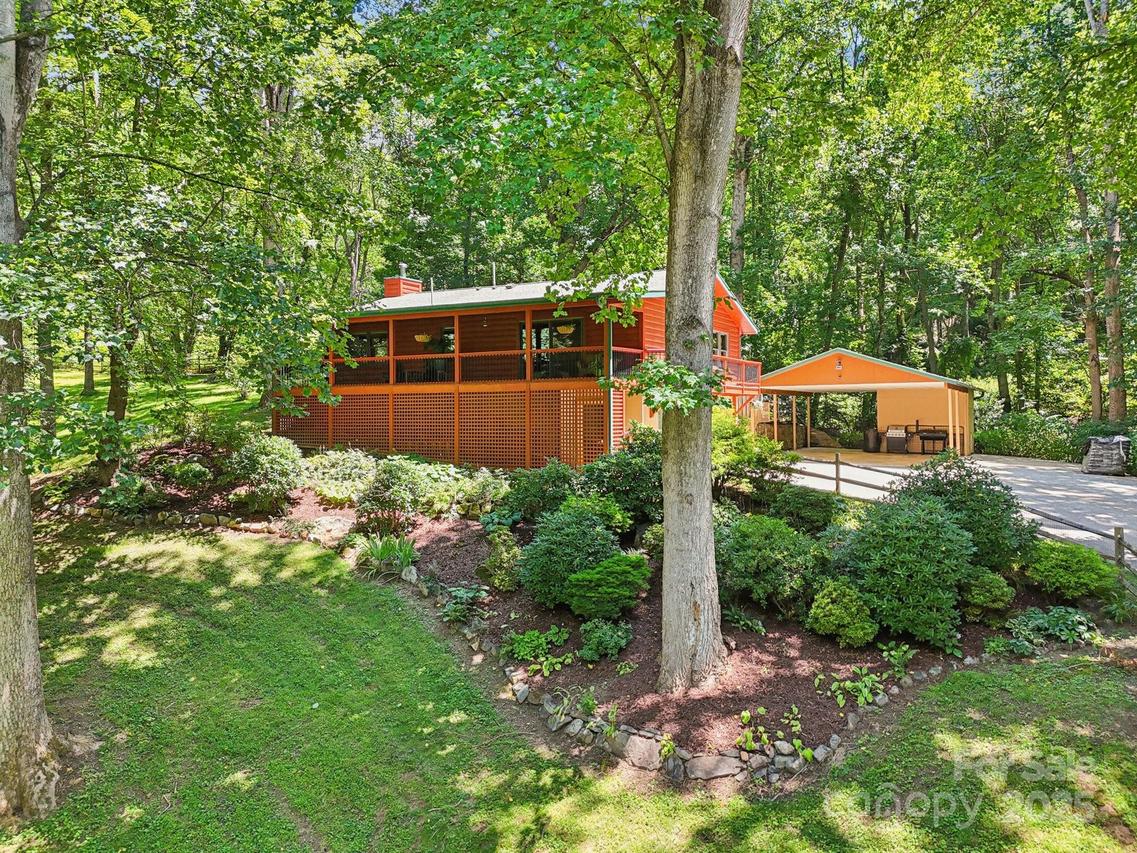 128 Chancery Ln., Waynesville, NC 28786