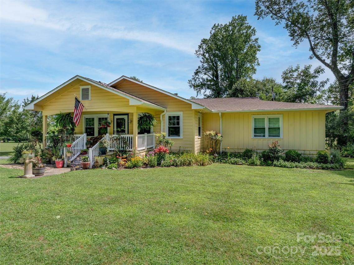 437 Rutledge Dr., Hendersonville, NC 28739