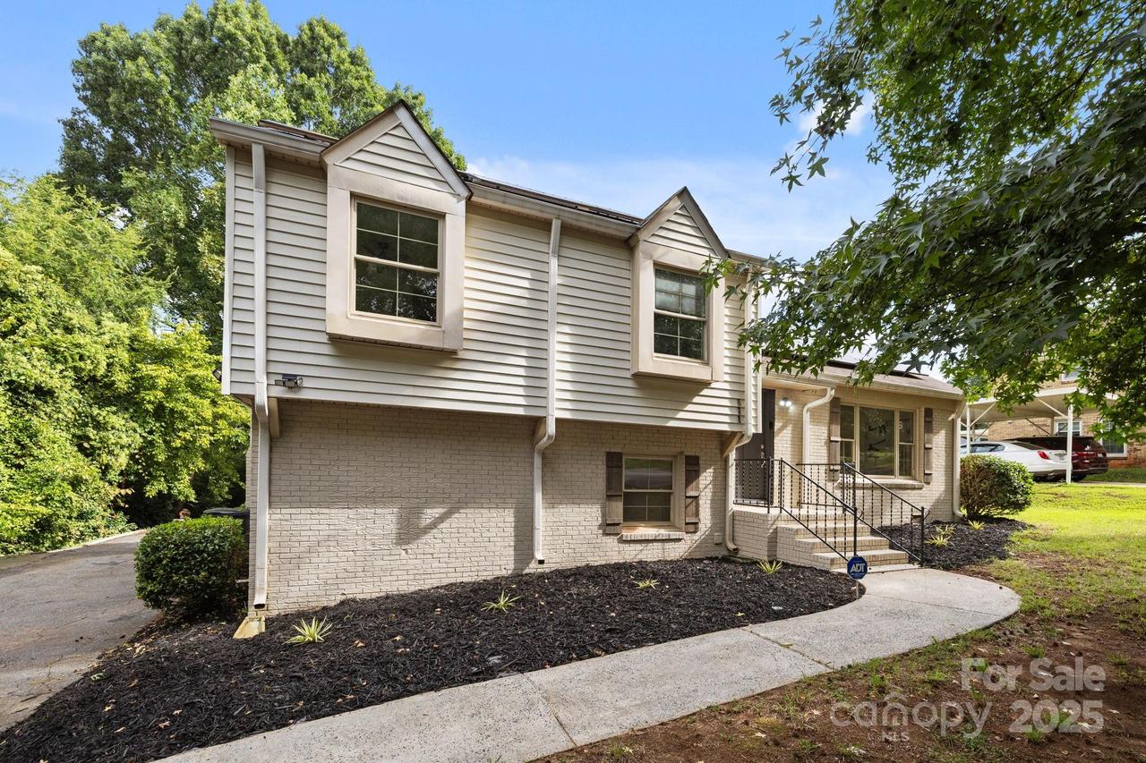 671 Archdale Dr., Charlotte, NC 28217