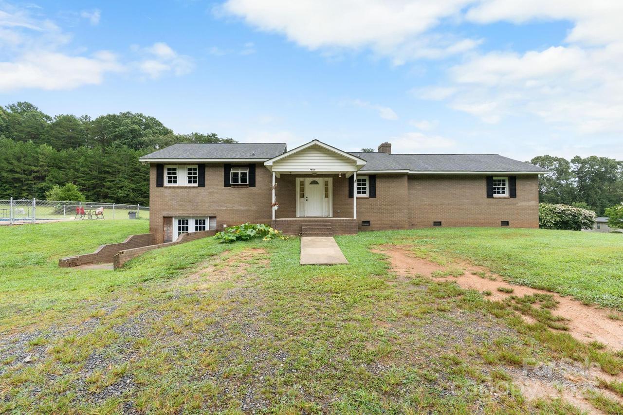 1660 High Meadow Ln., Newton, NC 28658