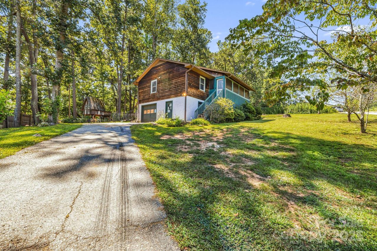 30 Brentwood Dr., Asheville, NC 28806