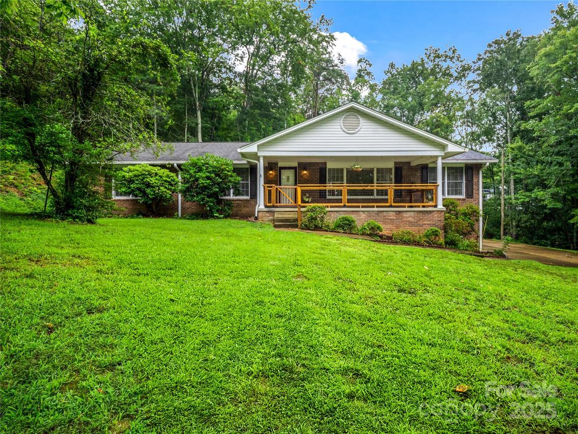 612 Buckeye Cove Rd., Swannanoa, NC 28778