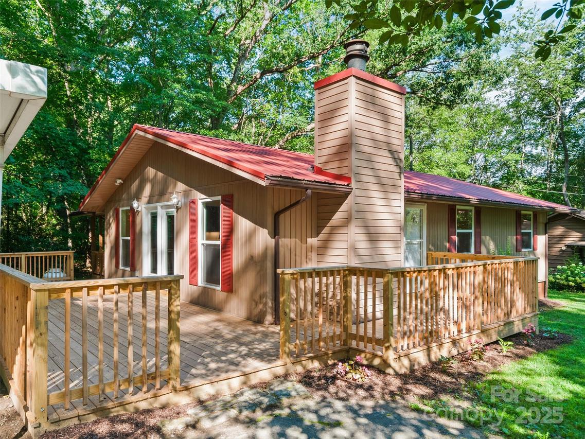 66 Lundy Ln., Waynesville, NC 28786