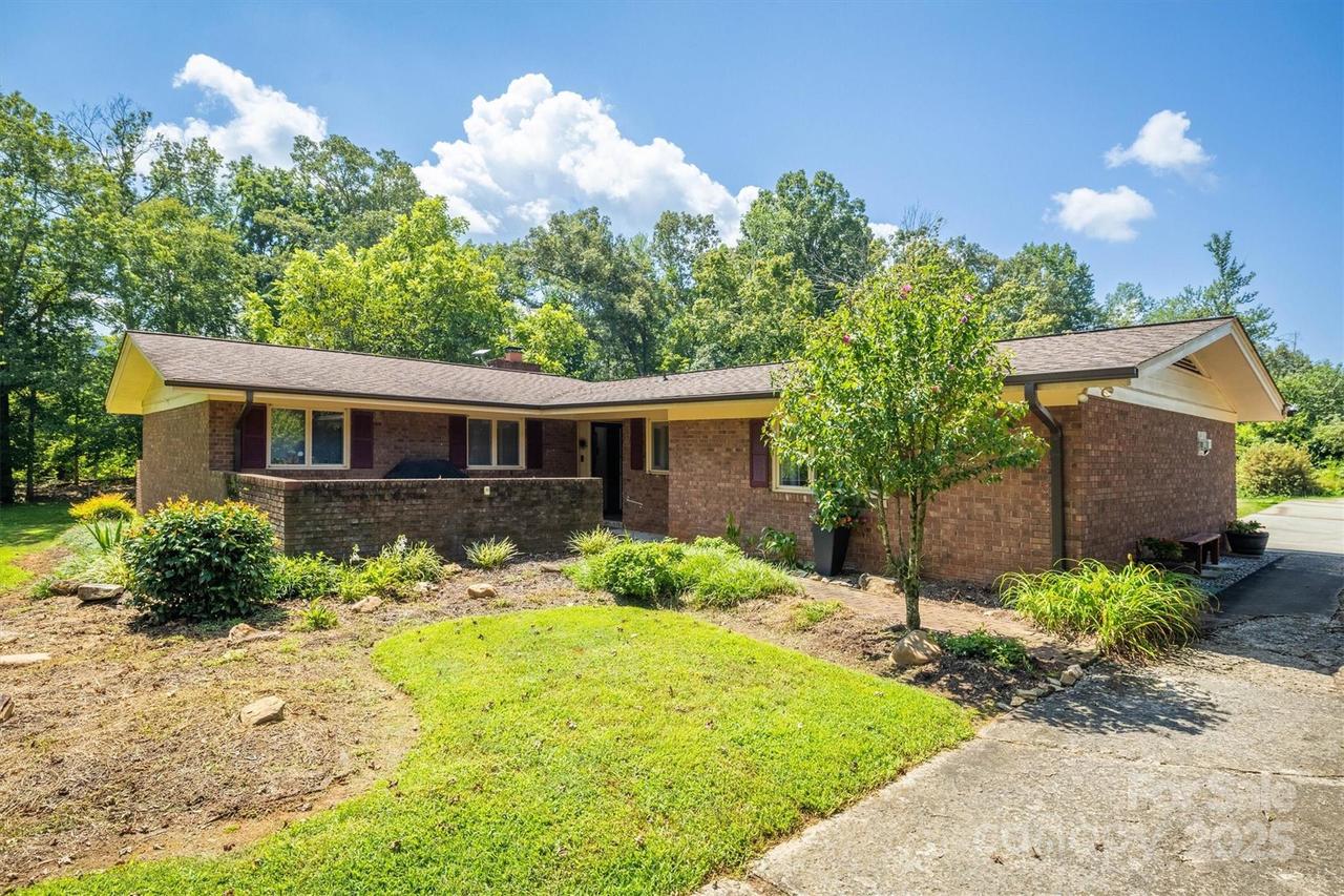 4620 Montclaire Ave., Morganton, NC 28655