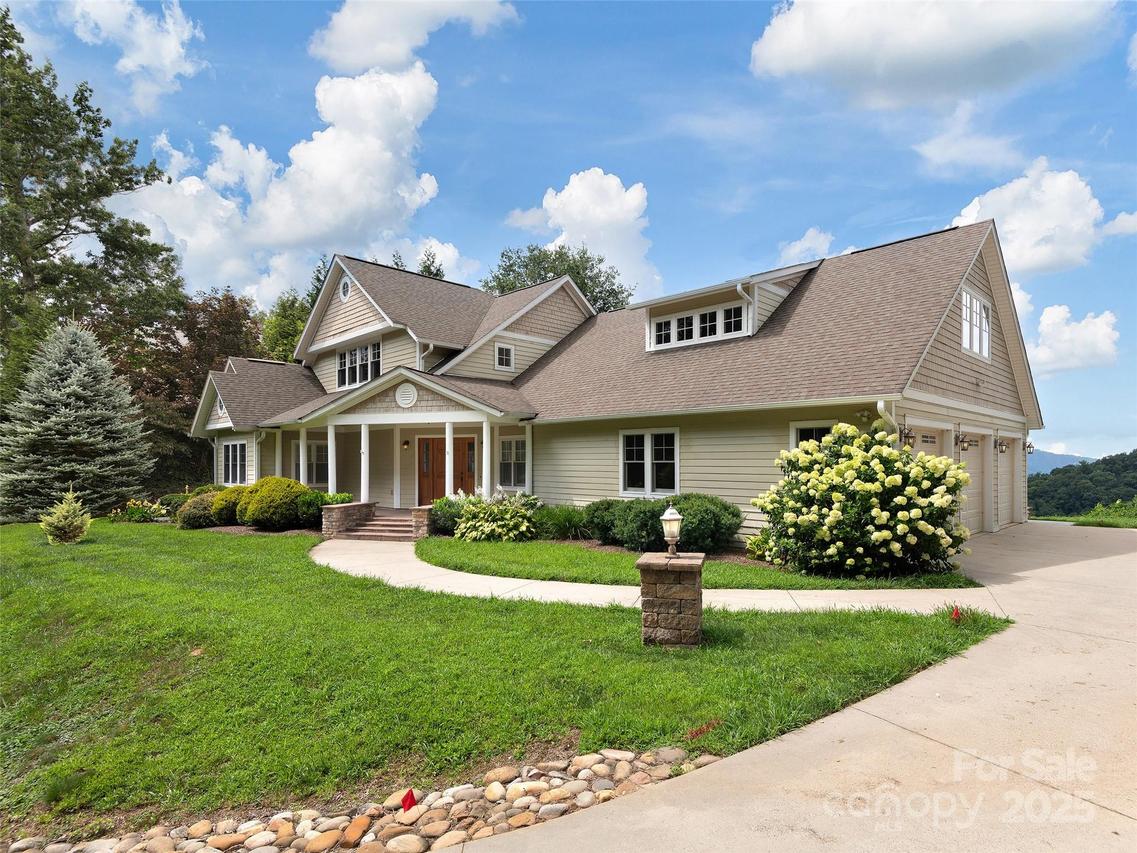 811 Hickory Dr., Waynesville, NC 28786