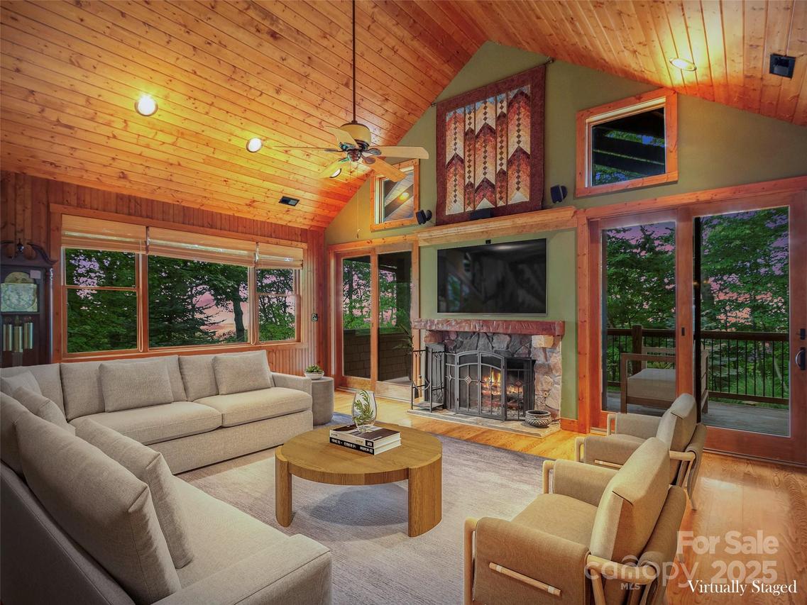 321 Sunset Point Rd., Burnsville, NC 28714