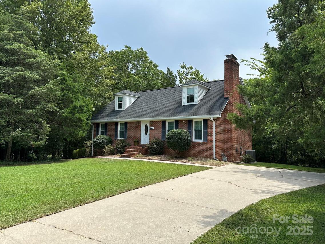 444 Lakeview Dr., Harrisburg, NC 28075