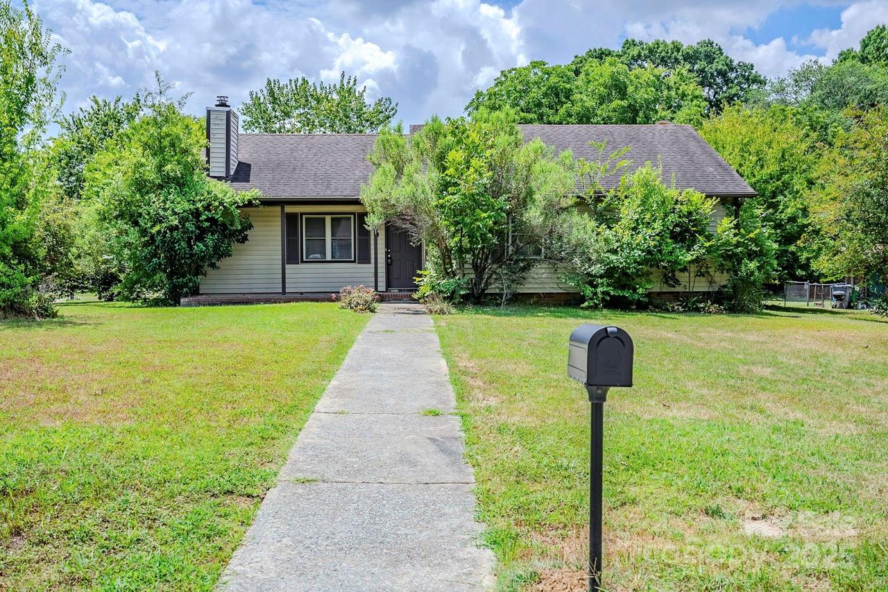 1901 Ranchwood Dr., Charlotte, NC 28217