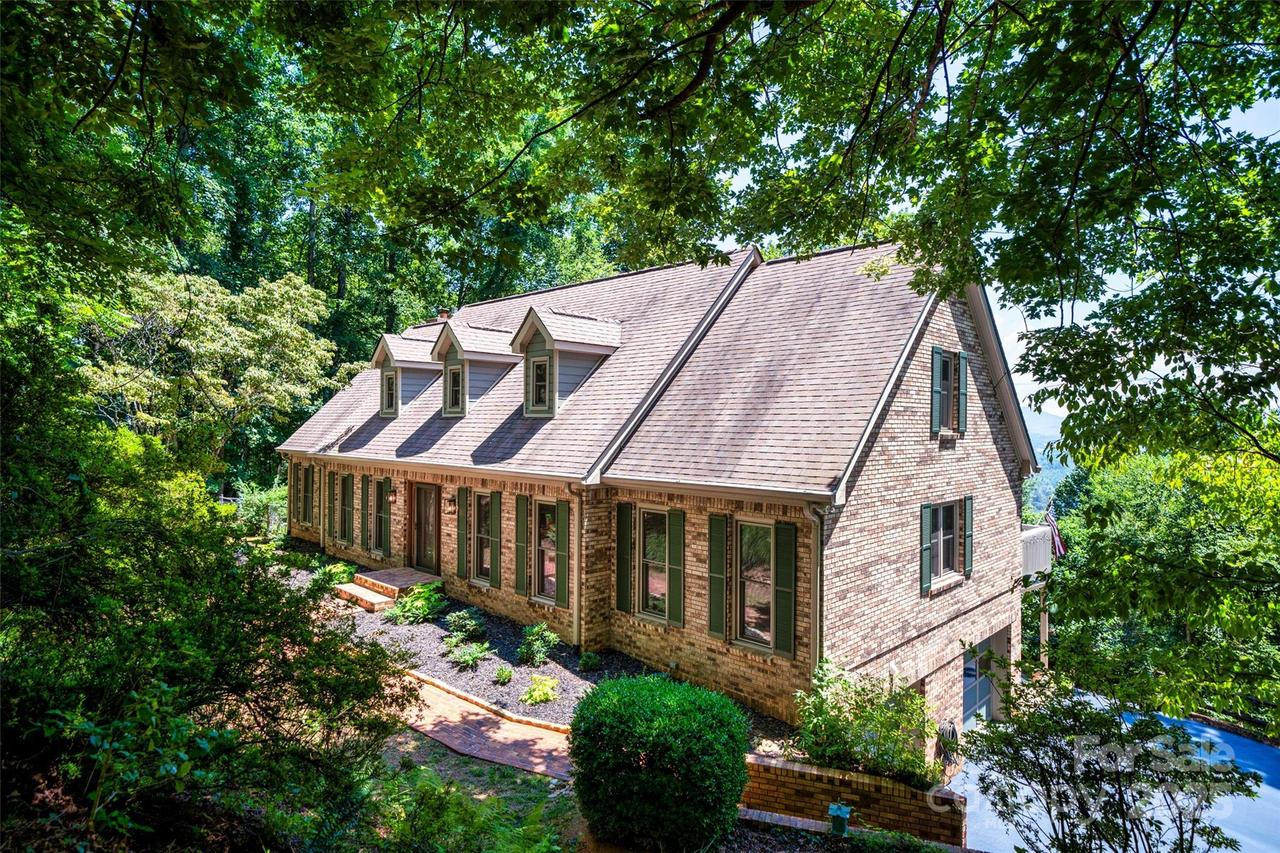 1104 High Vista Dr., Mills River, NC 28759