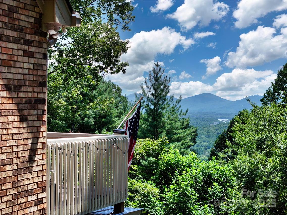 1104 High Vista Dr., Mills River, NC 28759