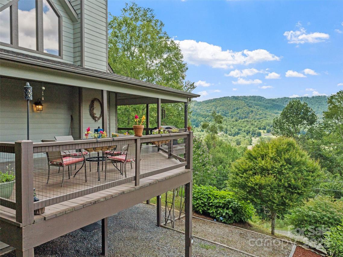 272 Appaloosa Tr., Burnsville, NC 28714