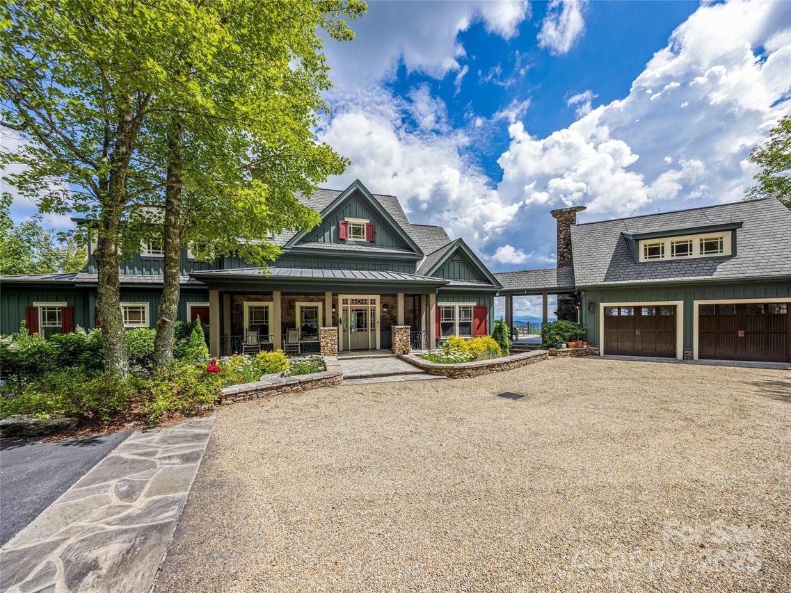 770 Meadow Ridge Dr., Lake Toxaway, NC 28747
