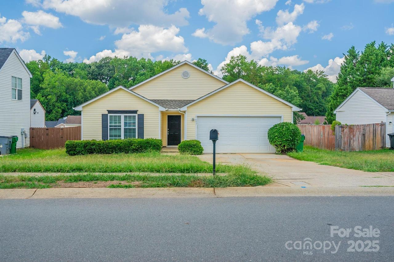 8607 Tweedsmuir Glen Ln., Charlotte, NC 28215