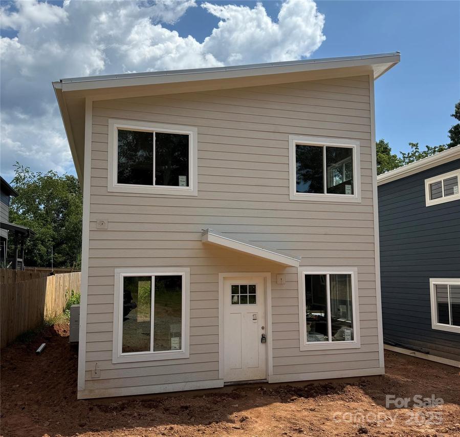 108 Lager Ln., Asheville, NC 28806