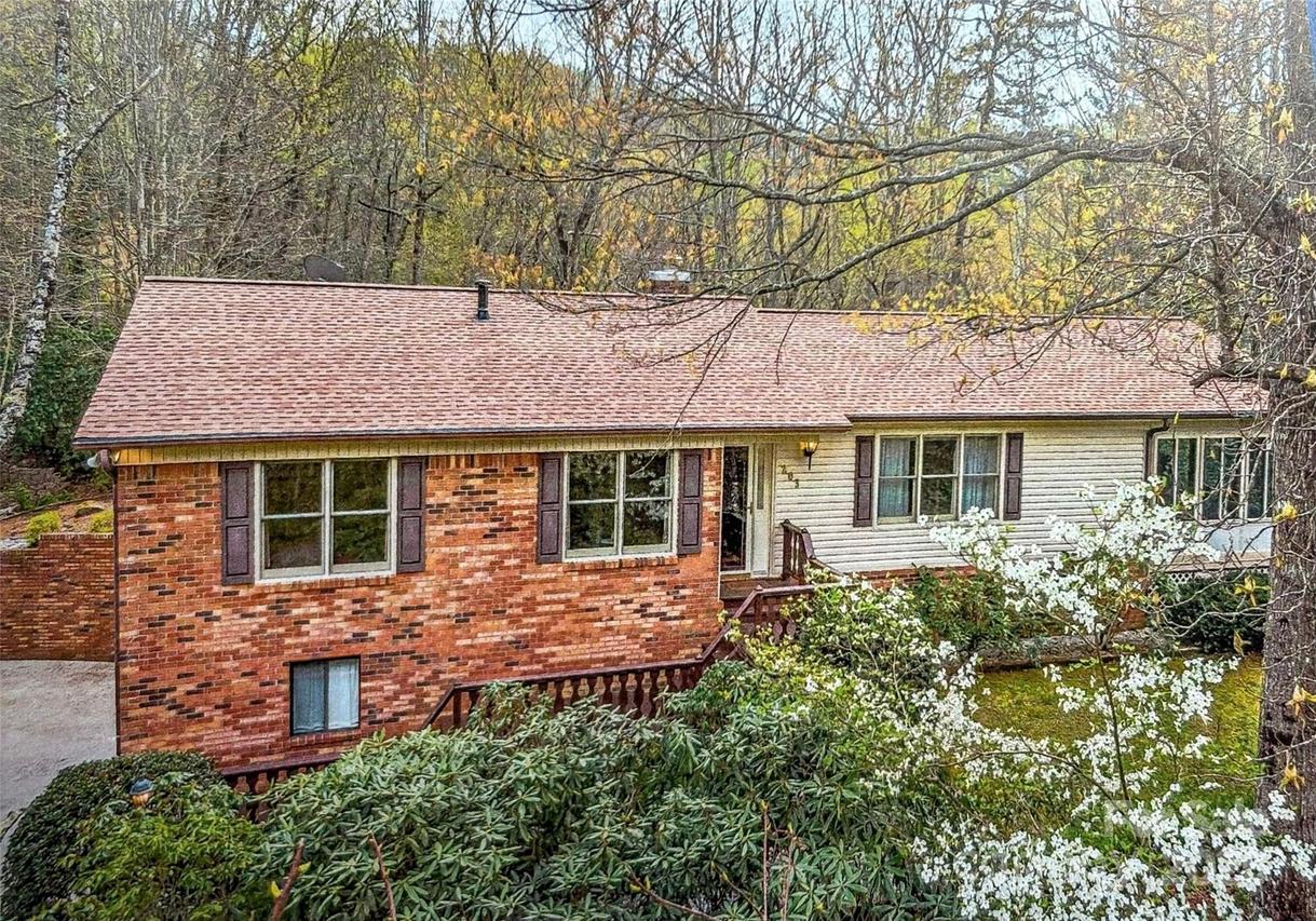 203 Haywood Knolls Dr., Hendersonville, NC 28791