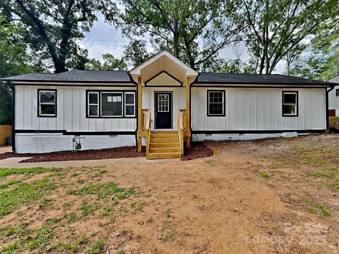 2633 Brentwood Pl., Charlotte, NC 28208