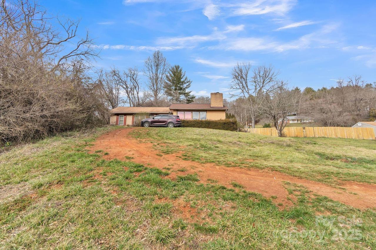 247 Speedwell Acres Rd., Cullowhee, NC 28723