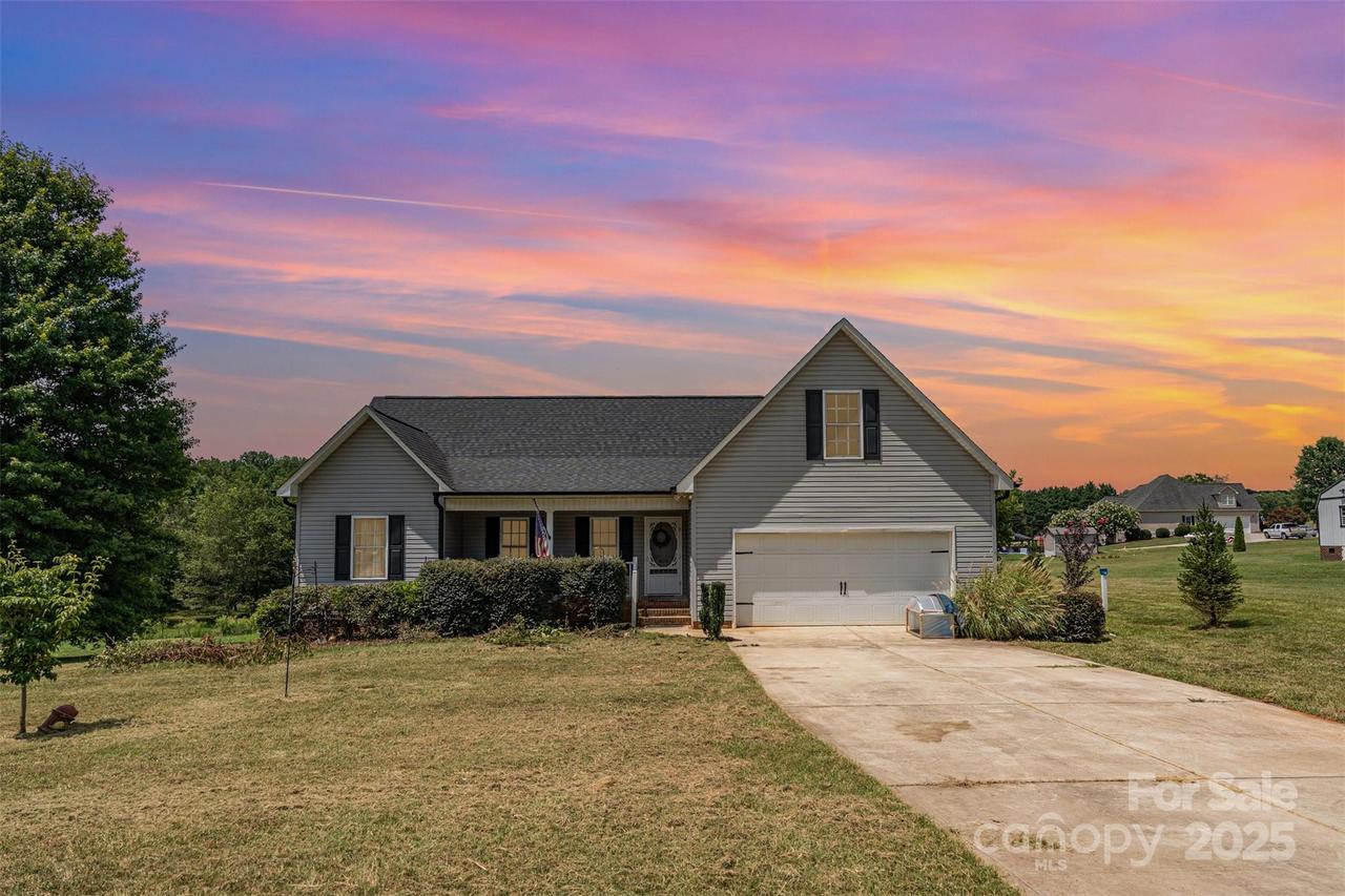 409 Delview Dr., Cherryville, NC 28021