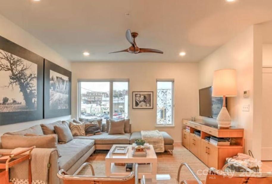 243 Short Coxe Ave., Asheville, NC 28801