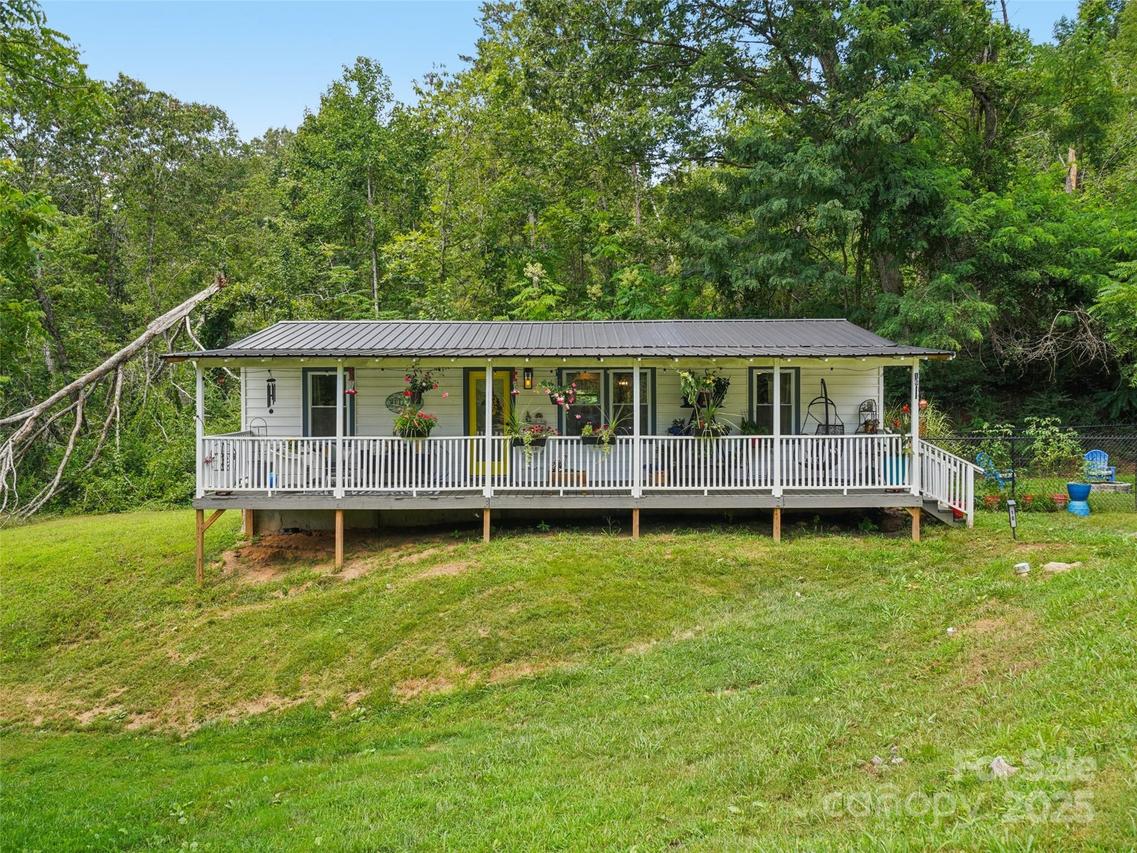 16 Collins Mountain Dr., Asheville, NC 28804
