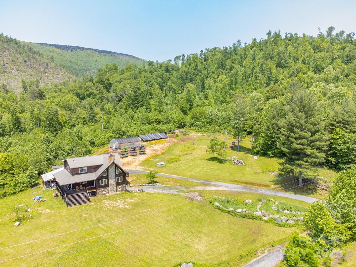 146 W Green Briar Ln., Green Mountain, NC 28740