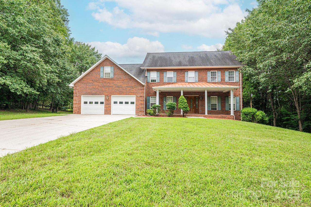 1008 Barrington Dr., Lenoir, NC 28645